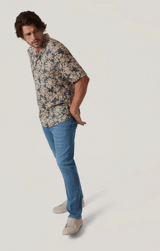 34 Heritage Camino Relaxed Straight Jeans in Cloud Blue Urban - Caswell's Fine Menswear
