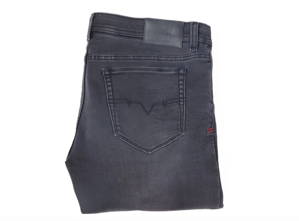 Au Noir Jean Johnny SKD, Dark Gotham